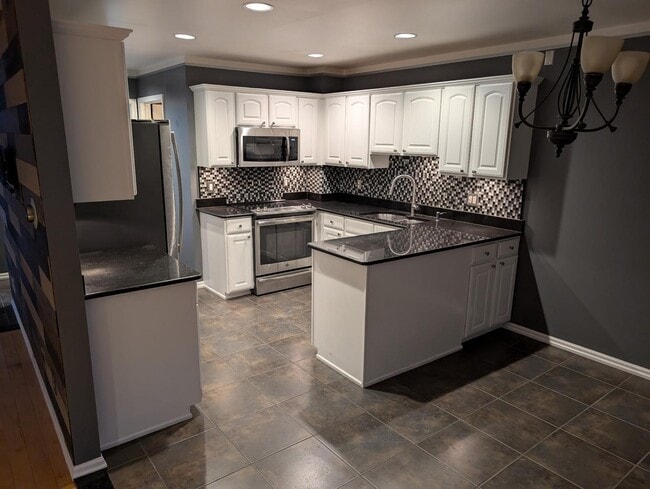 Building Photo - 24540 Pinehurst Ave