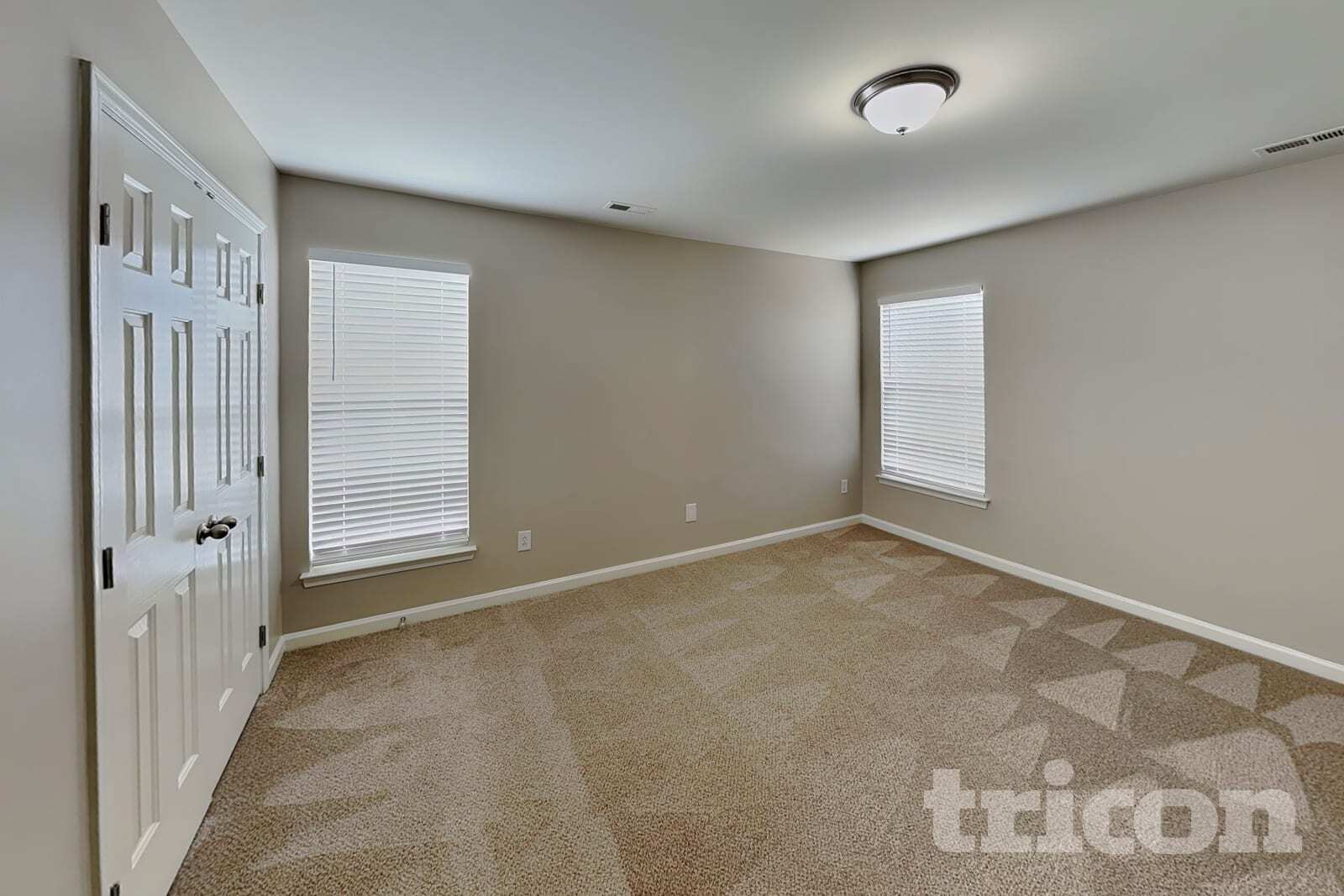 Building Photo - 1002 Hollingdale Ct