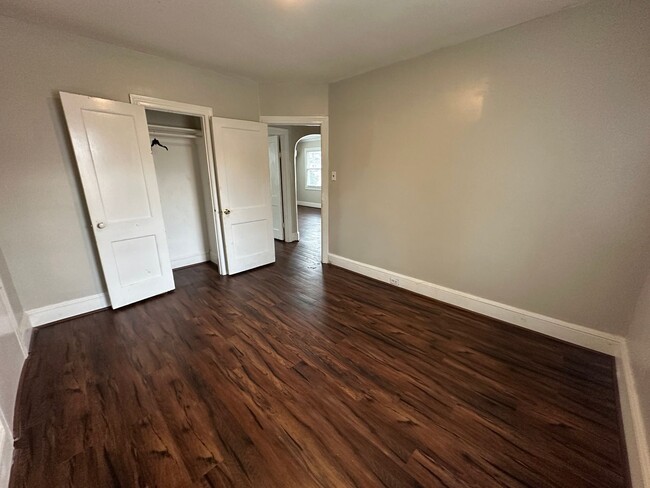 Building Photo - Charming and Spacious 2-Bedroom, 2-Bathroo...