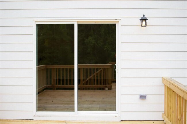 Building Photo - 129 Elijah St