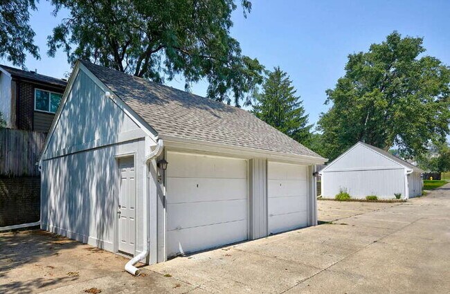 Building Photo - 5220 Boulder Dr