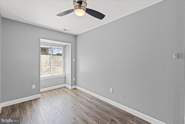 Building Photo - 148 Chelsea Cir