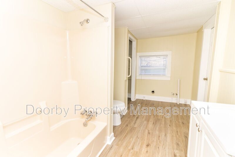 Building Photo - 2612 E 19th St