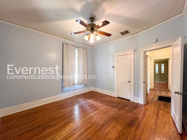Building Photo - 2 Bed/1 Bath Home with Fenced Yard / Available Now!