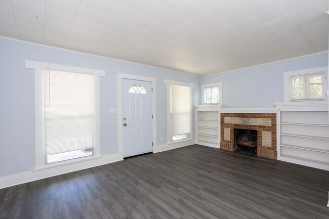 Building Photo - 331 San Emidio St