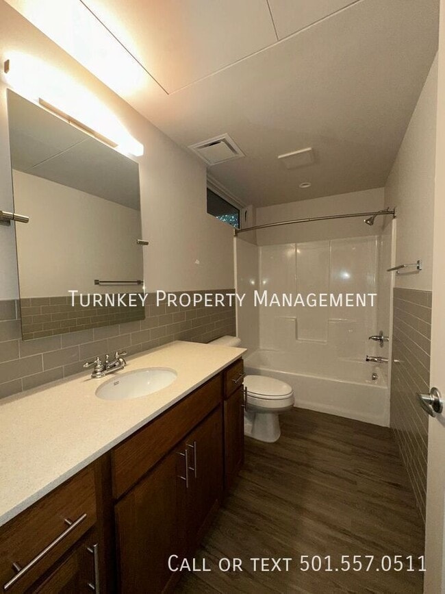 Building Photo - 3223 Kavanaugh Blvd