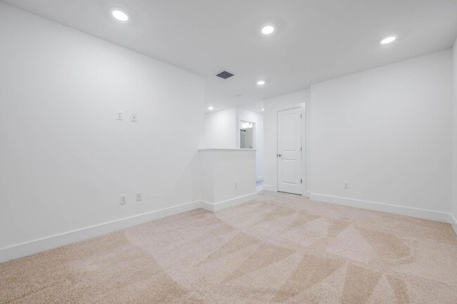 Building Photo - 210 Preserve Trl S