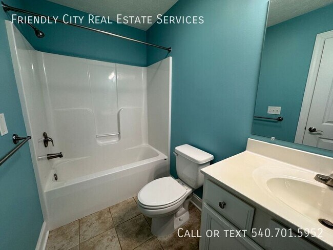 Building Photo - 565 Spring Oaks Drive