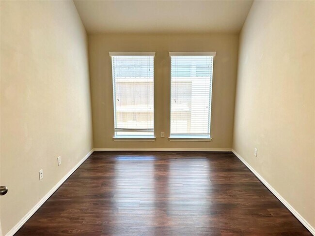 Building Photo - 5526 Stoneridge Ct
