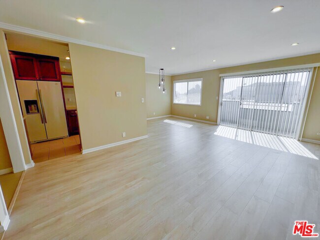 Building Photo - 1250 Kings Rd