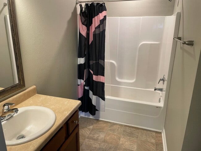 Building Photo - 2255 Del Carmel Way