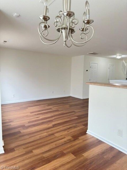 Building Photo - 302 Mourning Dove Terrace