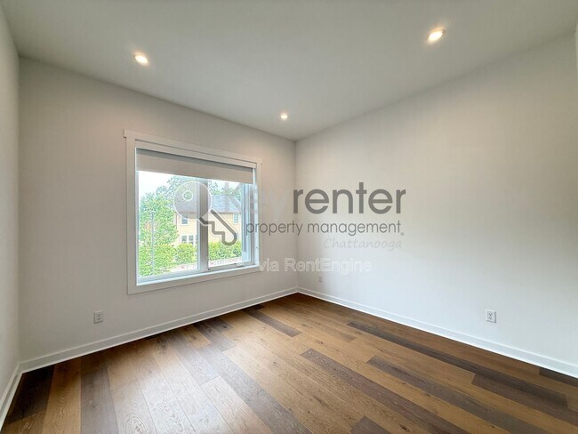Building Photo - 411 Fairpoint St