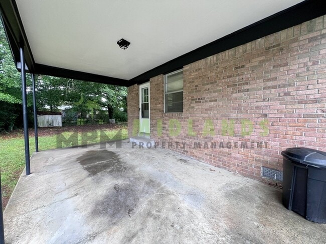 Building Photo - 137 Miranda Rd