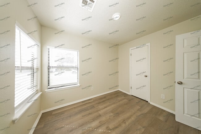 Building Photo - 1106 Sandra Dr