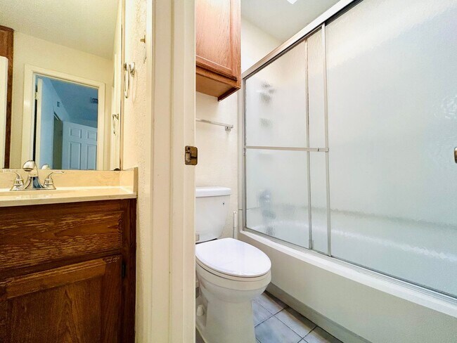 Building Photo - 3801 Manchaca Rd #1 78704 | 1 bed 1 bath $1495