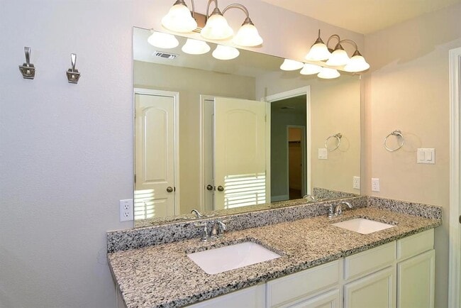 Building Photo - 1050 Kenney Fort Crossing