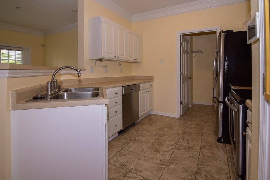 Building Photo - 1481 Cambridge Lakes Dr