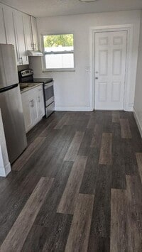 Building Photo - Robinhood