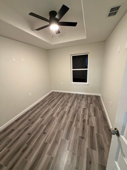 Building Photo - 5608 Vidos Dr