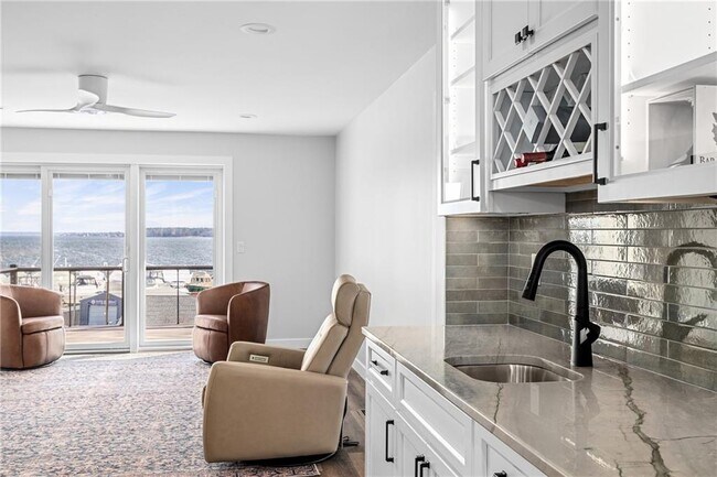 Building Photo - 47 Arnolds Neck Dr