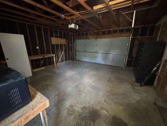 Building Photo - 1280 Linden Ave