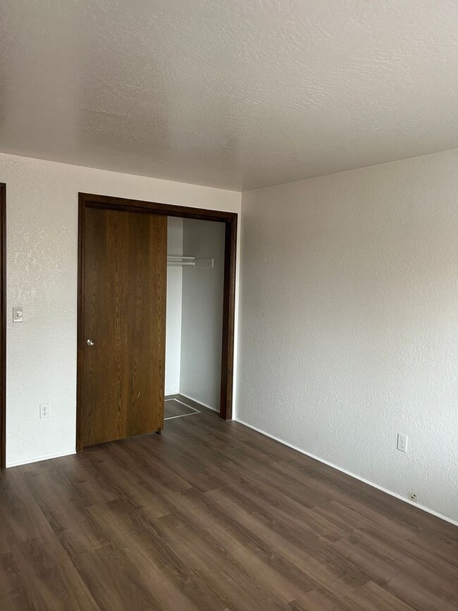 Building Photo - 3 Bedroom 2 Bath Single Family Home