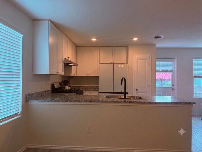 Building Photo - Modern Comfort Meets Convenient Living in San Antonio