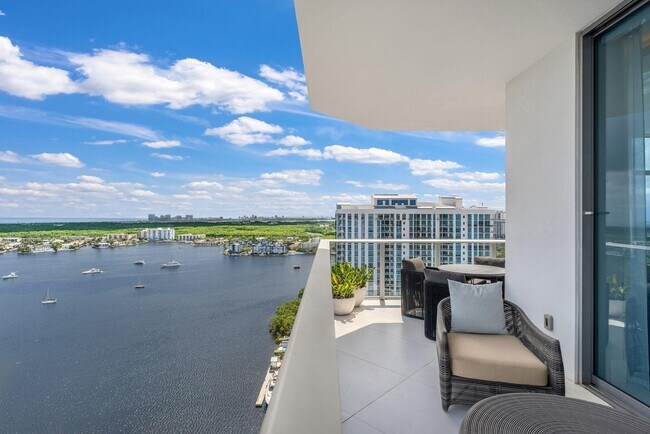 Building Photo - 17301 Biscayne Blvd