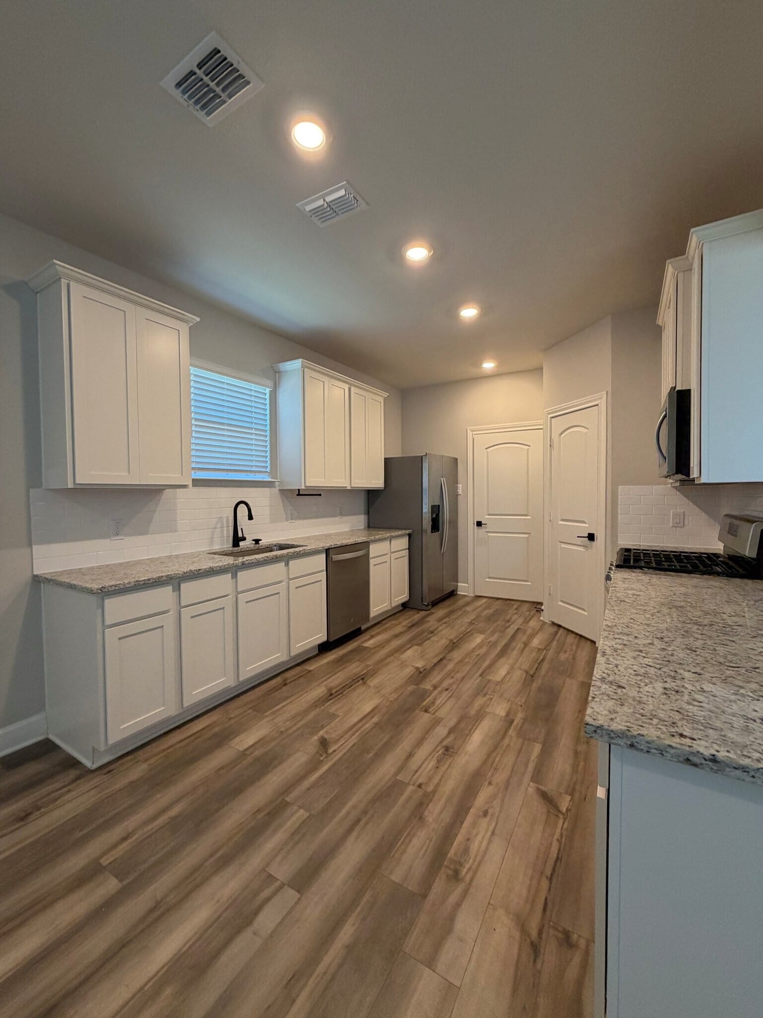 Building Photo - 925 Emerson Dr