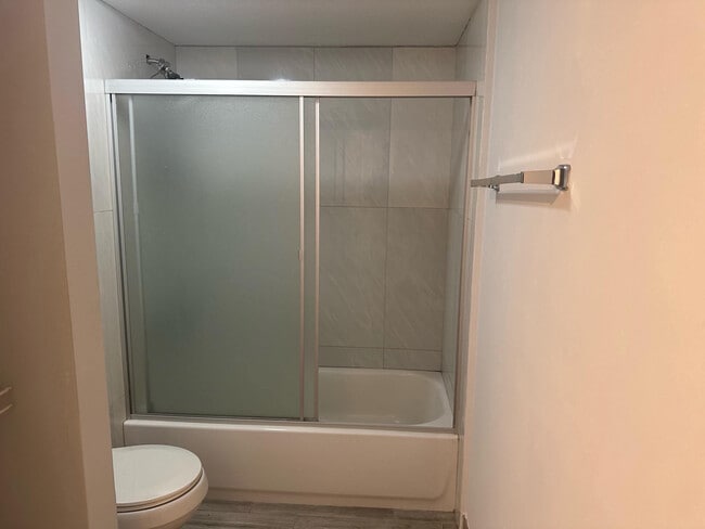 Building Photo - 1120 11th Ct