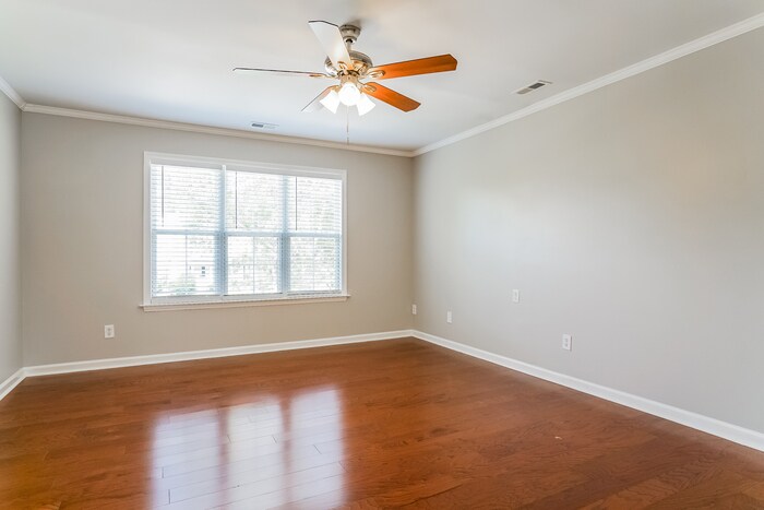 Building Photo - 6333 Willowlawn Dr