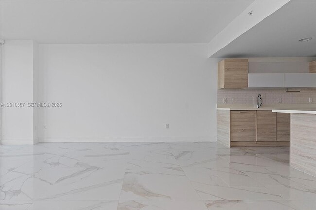 Building Photo - 16385 Biscayne Blvd