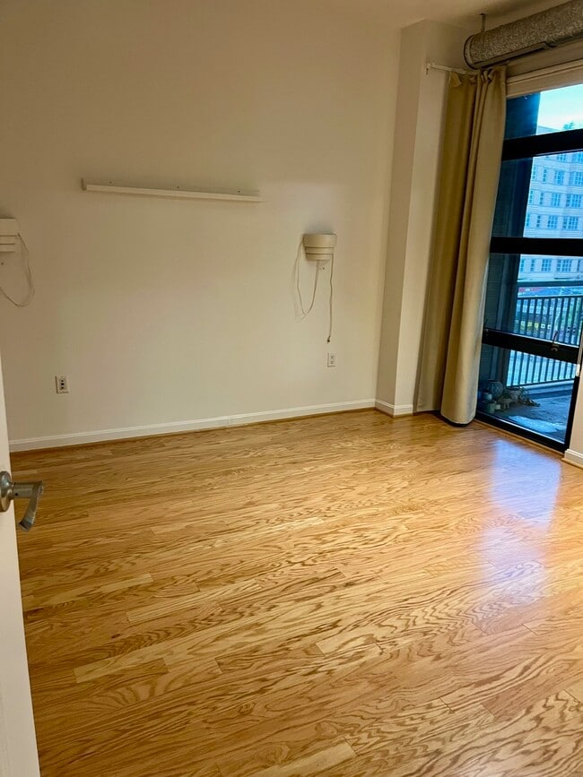 Building Photo - 1390 Kenyon St NW