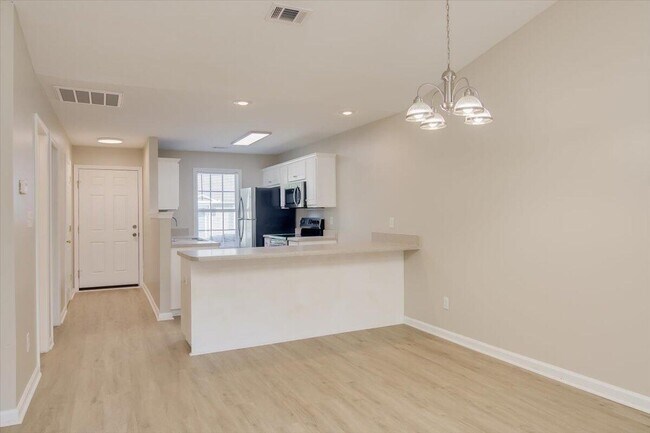 Building Photo - 608 Mickelson Way