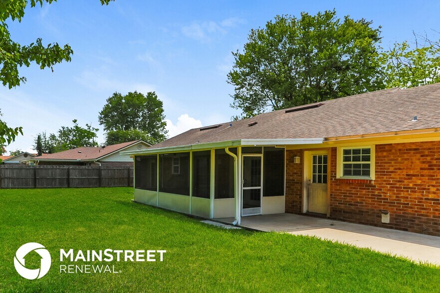 Building Photo - 2412 Stonehaven Ct W