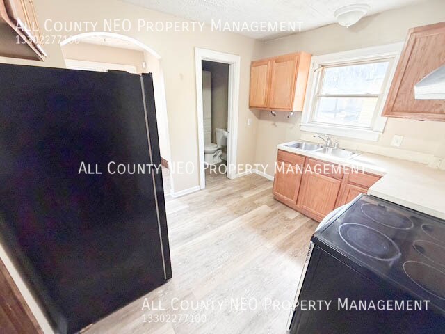 Building Photo - 321 Grace Ave