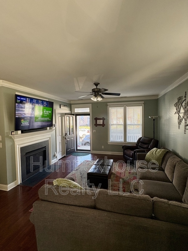 Building Photo - 515 Dubois Court