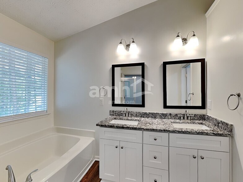 Building Photo - 2857 Golden Club Bend