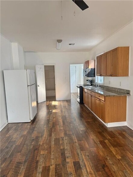 Building Photo - 3221 N Miro St