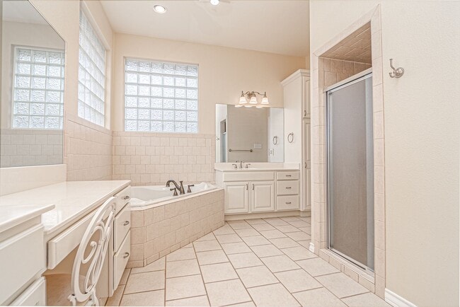 Building Photo - 405 Springwood Ct