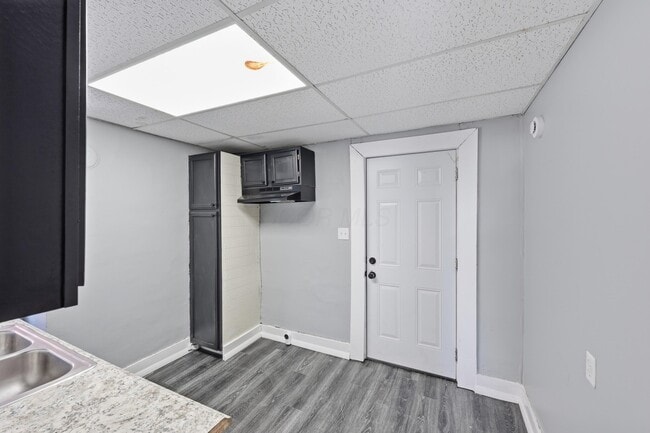 Building Photo - 1452 Summit St