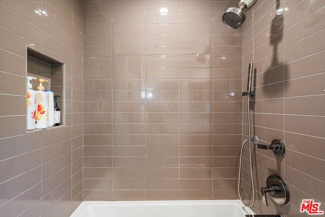 Building Photo - 14034 Valerio St