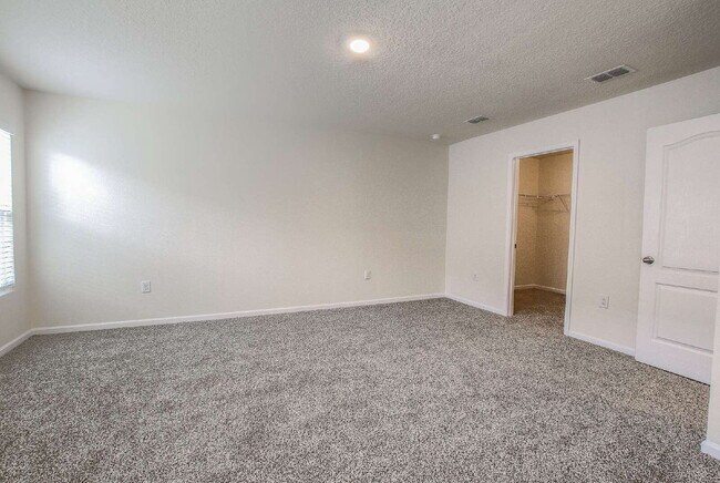 Building Photo - For Rent- 2nd month FREE Rent