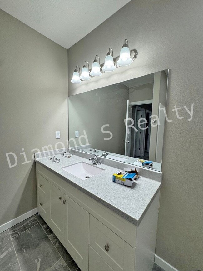 Building Photo - Brand New Build in Desirable Ozark Neighbo...