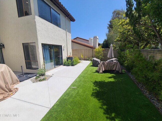 Building Photo - 833 Shadow Lake Dr