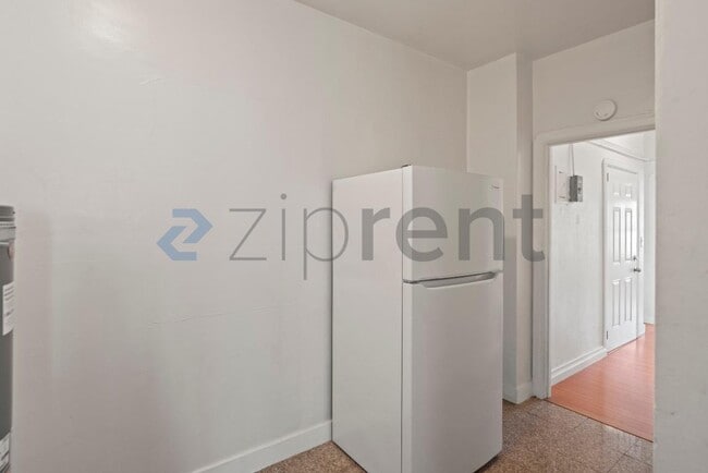 Building Photo - 1532 8th Ave