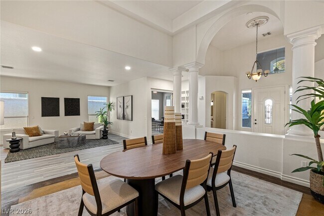 Building Photo - 9421 Queen Charlotte Dr