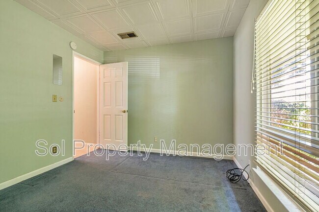 Building Photo - 221 Palo Verde Terrace