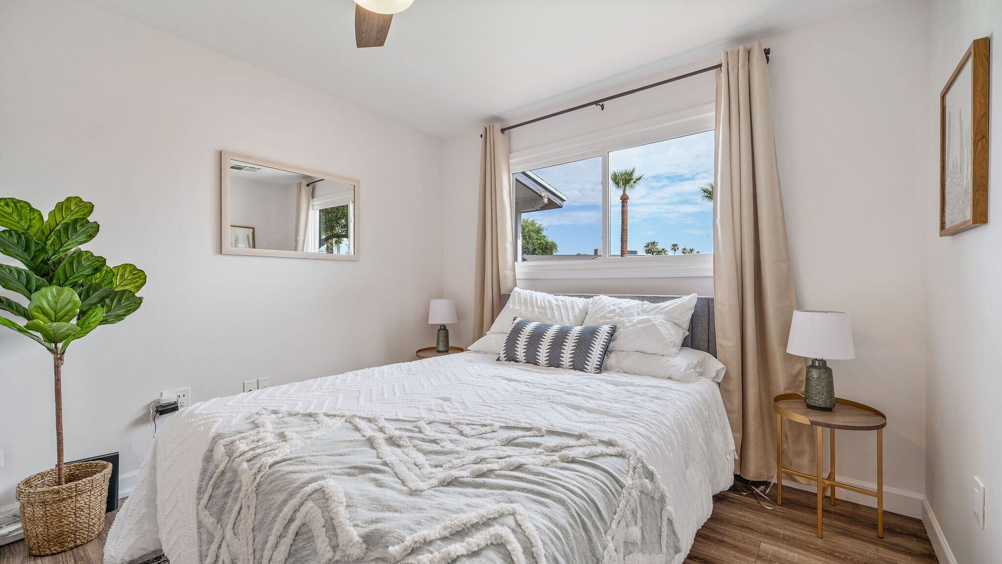 Building Photo - 8035 E Earll Dr